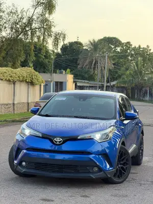 Toyota C-HR XLE FWD Sport Utility (2.0L 4cyl 2AM) 2018 Blue