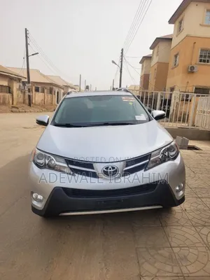 Toyota RAV4 XLE 4dr SUV (2.5L 4cyl 6A) 2015 Silver