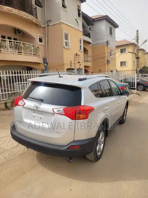 Toyota RAV4 XLE 4dr SUV (2.5L 4cyl 6A) 2015 Silver