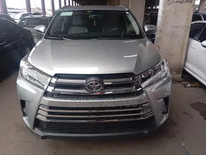 Toyota Highlander XLE 4dr SUV AWD (3.5L 6cyl 6A) 2015 Gray