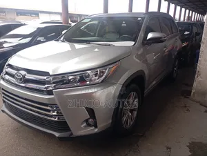 Toyota Highlander XLE 4dr SUV AWD (3.5L 6cyl 6A) 2015 Gray