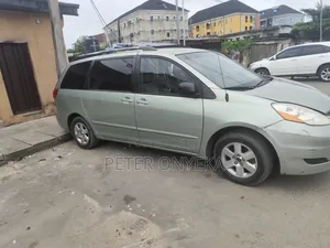 Toyota Sienna 2009 Green
