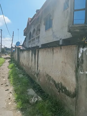 2bdrm Block of Flats in Lawanson Close for sale