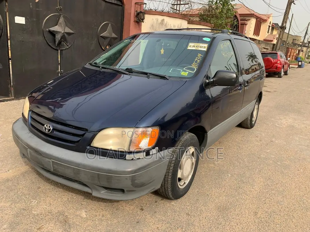 Toyota Sienna 2001 Blue