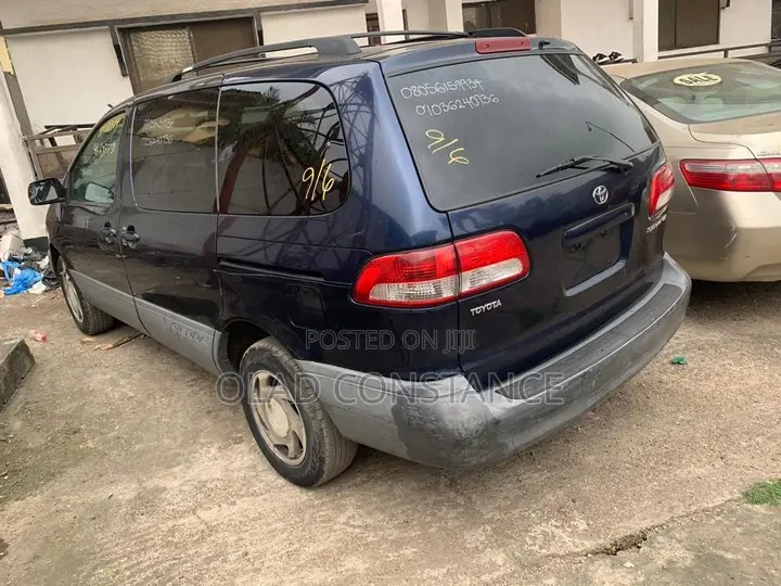Toyota Sienna 2001 Blue