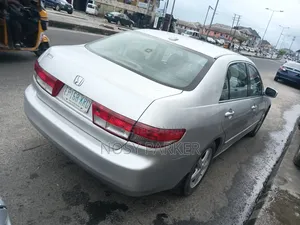 Honda Accord 2004 Silver