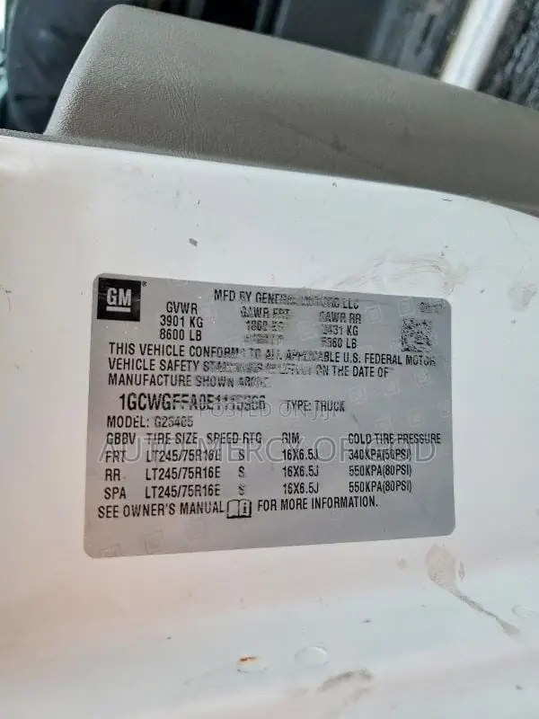 Chevrolet 3500 2014 White