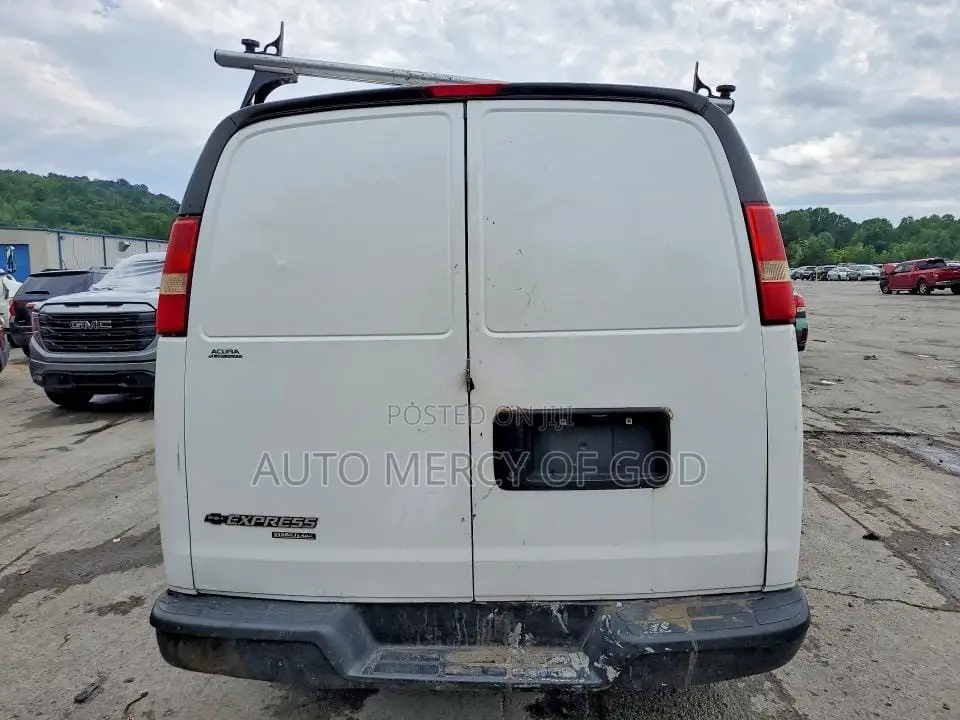 Chevrolet 3500 2014 White