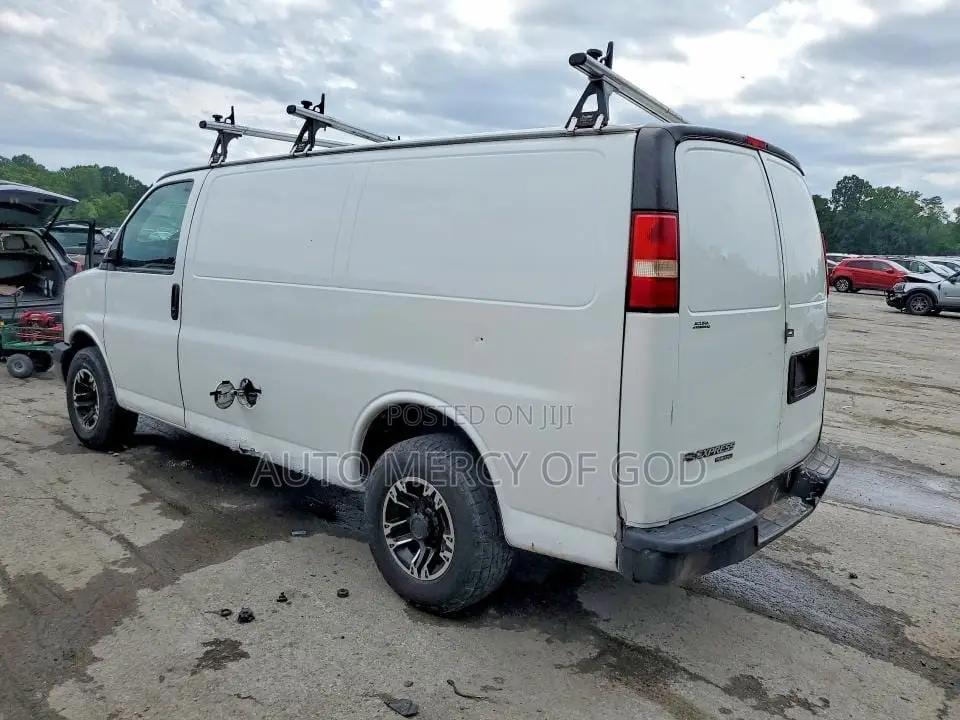 Chevrolet 3500 2014 White