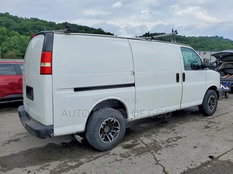Chevrolet 3500 2014 White