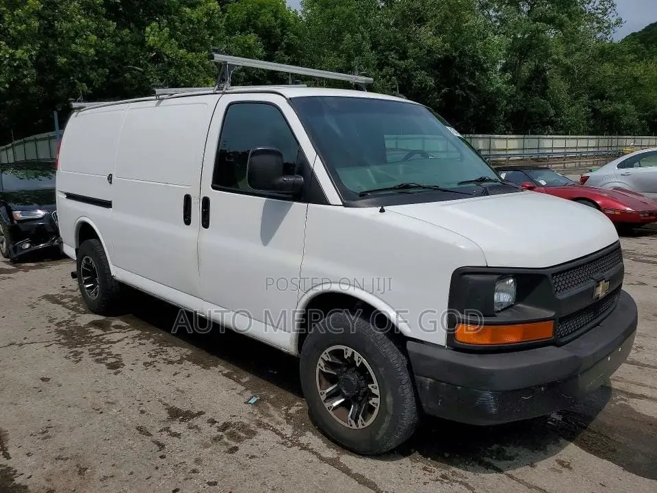 Chevrolet 3500 2014 White