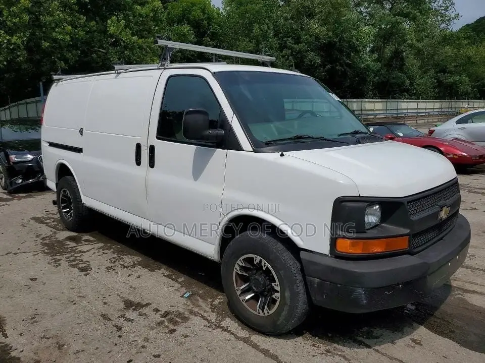 Chevrolet 3500 2014 White