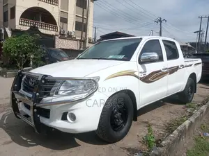 Toyota Hilux 2014 White
