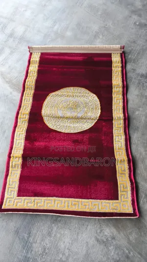 3x5fts Red/Gold N Black Shaggy Center Piece