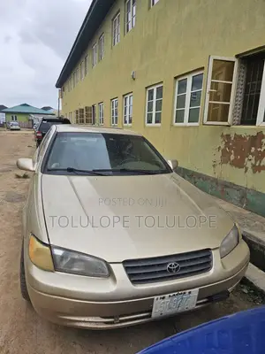 Toyota Camry Automatic 1998 Gold