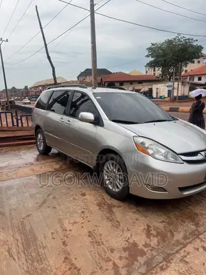 Toyota Sienna 2008 Silver