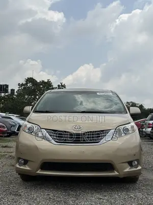 Toyota Sienna LE 7 Passenger 2011 Gold