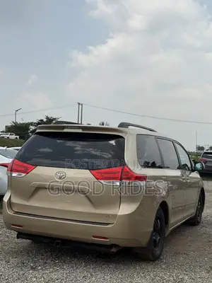 Toyota Sienna LE 7 Passenger 2011 Gold