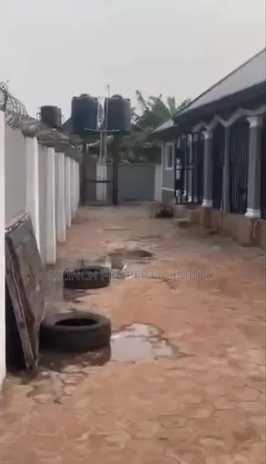 3bdrm Block of Flats in Benin City for sale