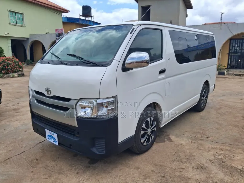 Toyota HiAce 2015 White