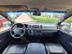 Toyota HiAce 2015 White