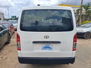 Toyota HiAce 2015 White