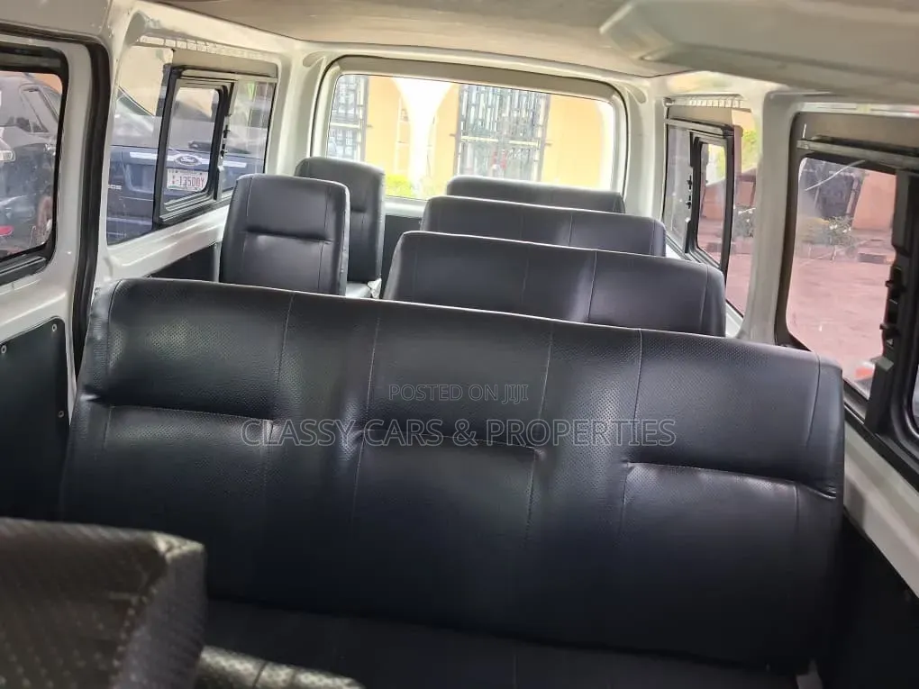 Toyota HiAce 2015 White