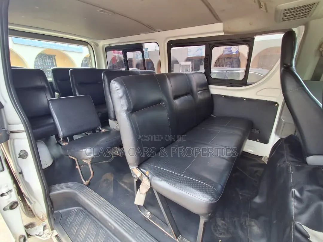 Toyota HiAce 2015 White
