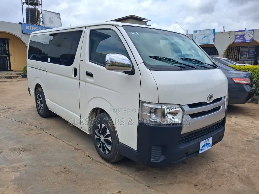 Toyota HiAce 2015 White