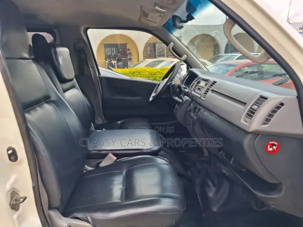 Toyota HiAce 2015 White