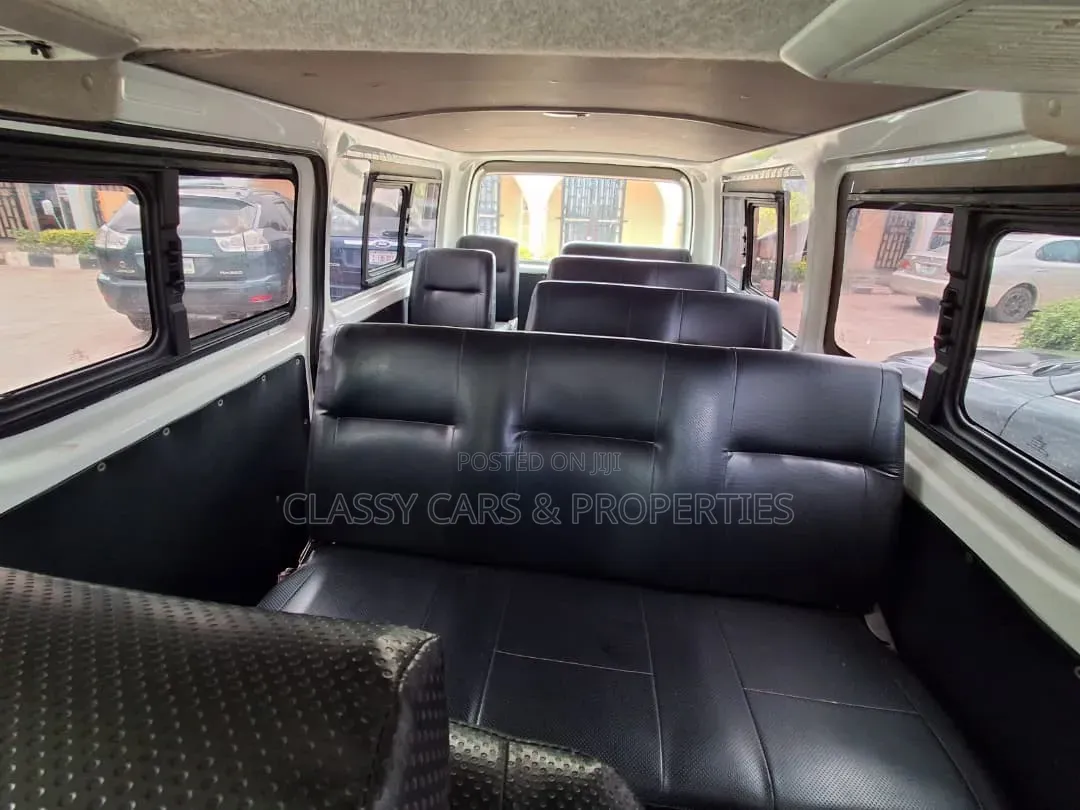 Toyota HiAce 2015 White
