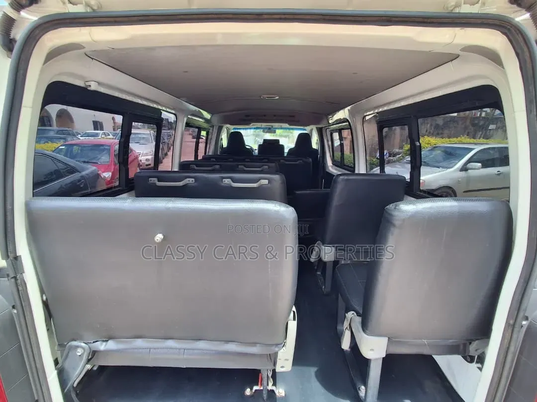 Toyota HiAce 2015 White