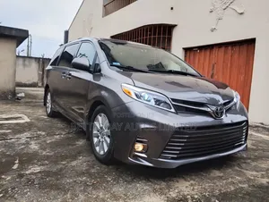 Toyota Sienna 2017 Gray