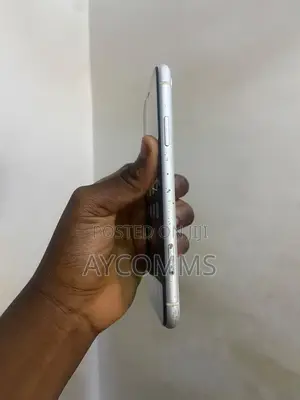 Apple iPhone XR 64 GB White