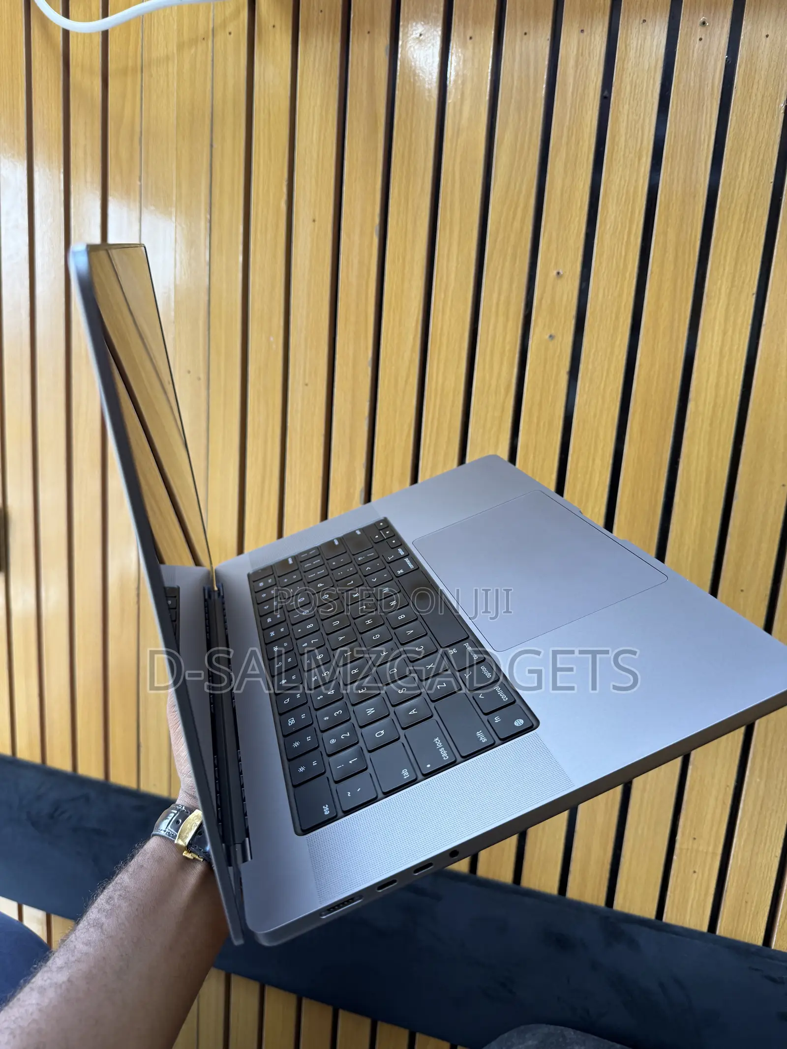 Laptop Apple MacBook Pro 2021 M1 Max 64GB Apple M1 Max SSD 1T