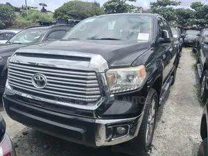 Toyota Tundra Limited 5.7L V8 4x4 CrewMax 5.6 ft. box 145.7 in. WB 2016 Black