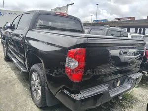 Toyota Tundra Limited 5.7L V8 4x4 CrewMax 5.6 ft. box 145.7 in. WB 2016 Black
