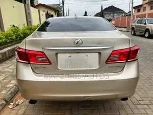 Lexus ES 350 2011 Gold