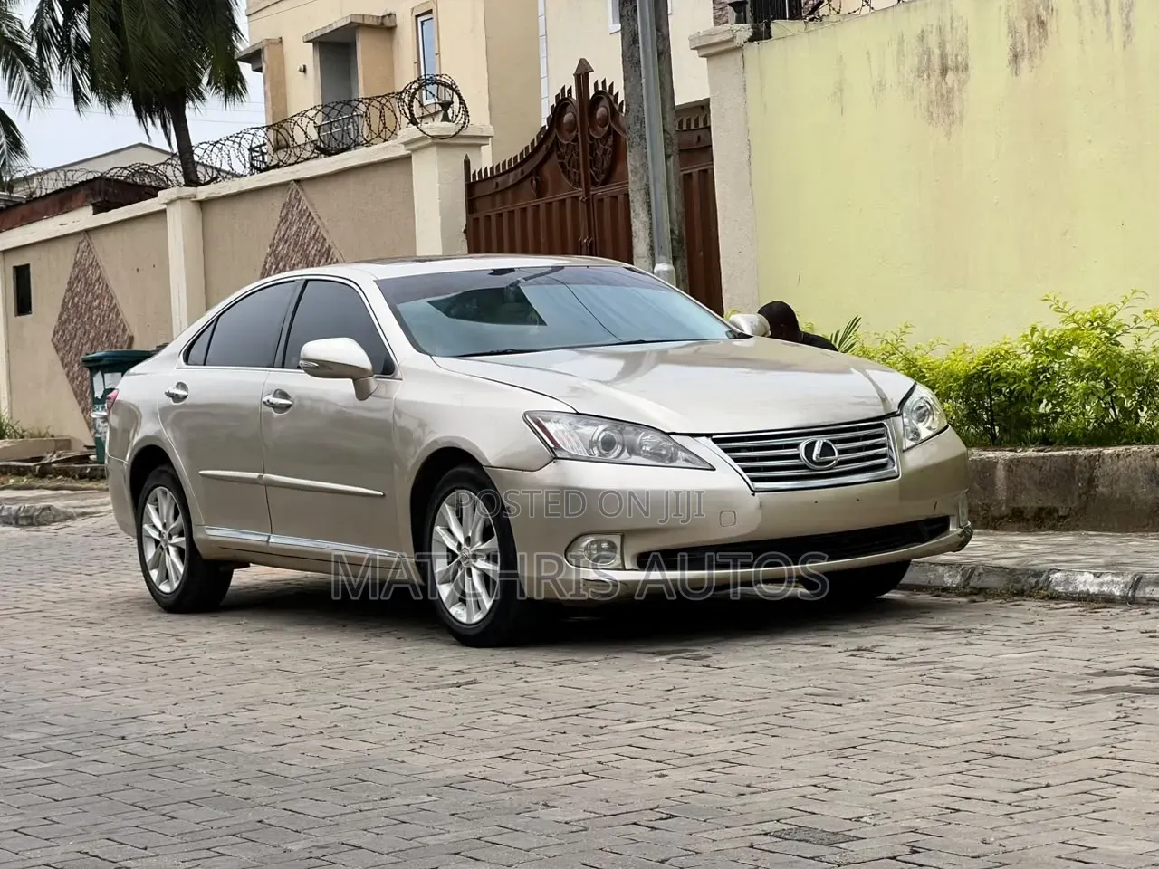 Lexus ES 350 2011 Gold