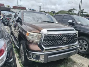 Toyota Tundra Limited 4dr CrewMax SB (5.7L 8cyl 6A) 2015 Brown