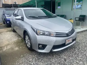 Toyota Corolla LE 4dr Sedan (1.8L 4cyl CVT) 2014 Silver
