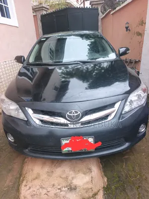 Toyota Corolla Base 4dr Sedan (1.8L 4cyl 5M) 2010 Black