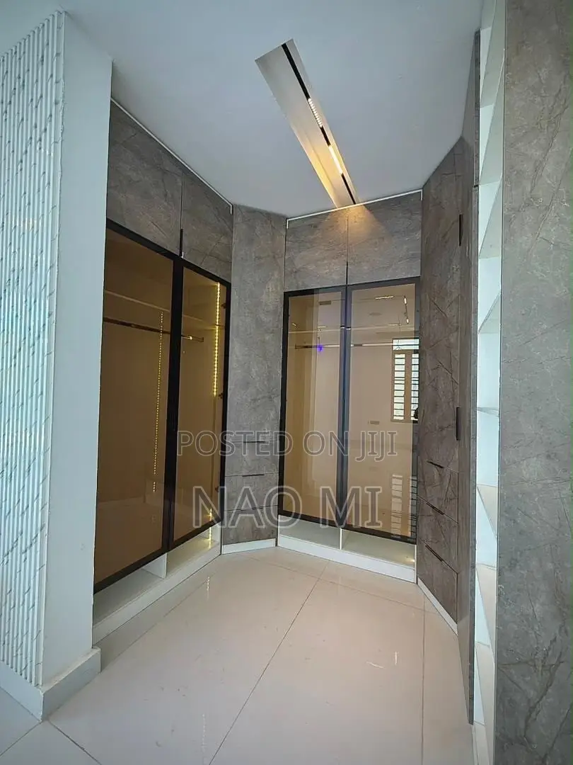 5Bed Duplex in Main Lekki Phase 1