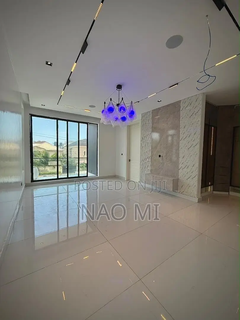 5Bed Duplex in Main Lekki Phase 1
