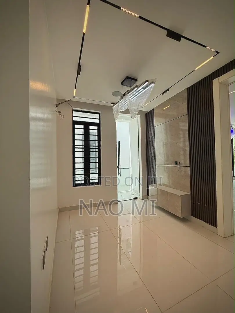 5Bed Duplex in Main Lekki Phase 1