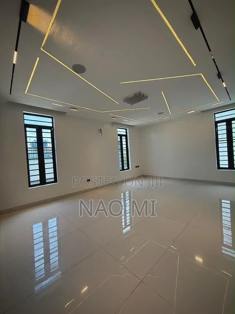 5Bed Duplex in Main Lekki Phase 1