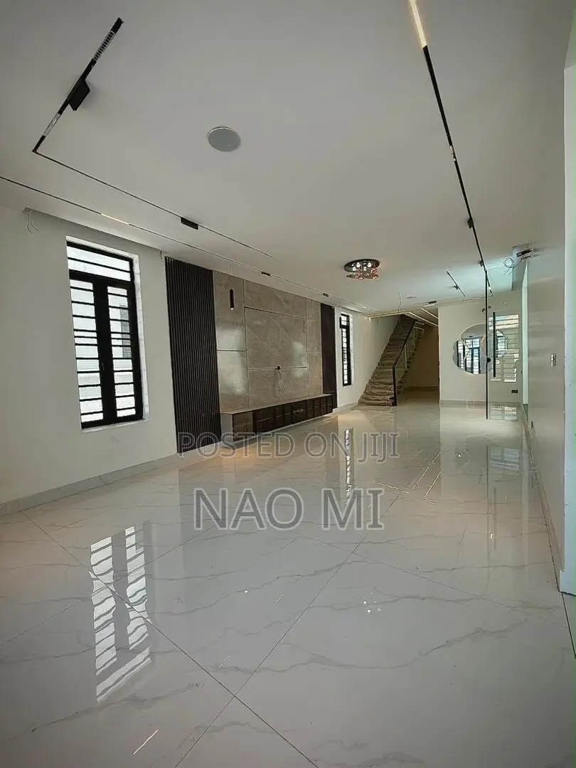 5Bed Duplex in Main Lekki Phase 1