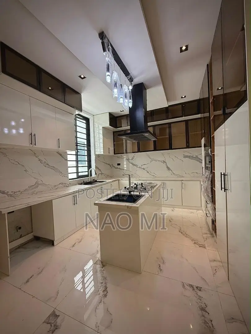 5Bed Duplex in Main Lekki Phase 1