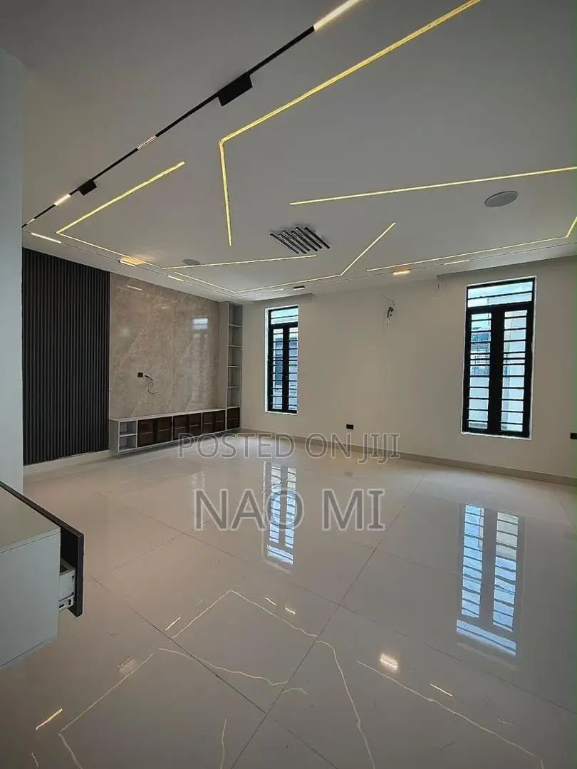 5Bed Duplex in Main Lekki Phase 1
