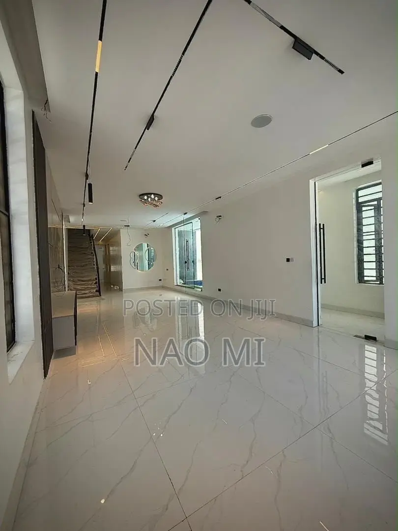 5Bed Duplex in Main Lekki Phase 1